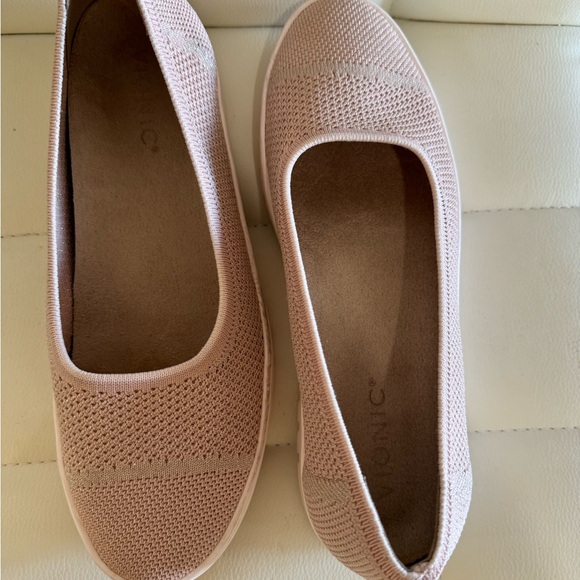 Vionic Uptown Skimmer - Picture 6 of 9